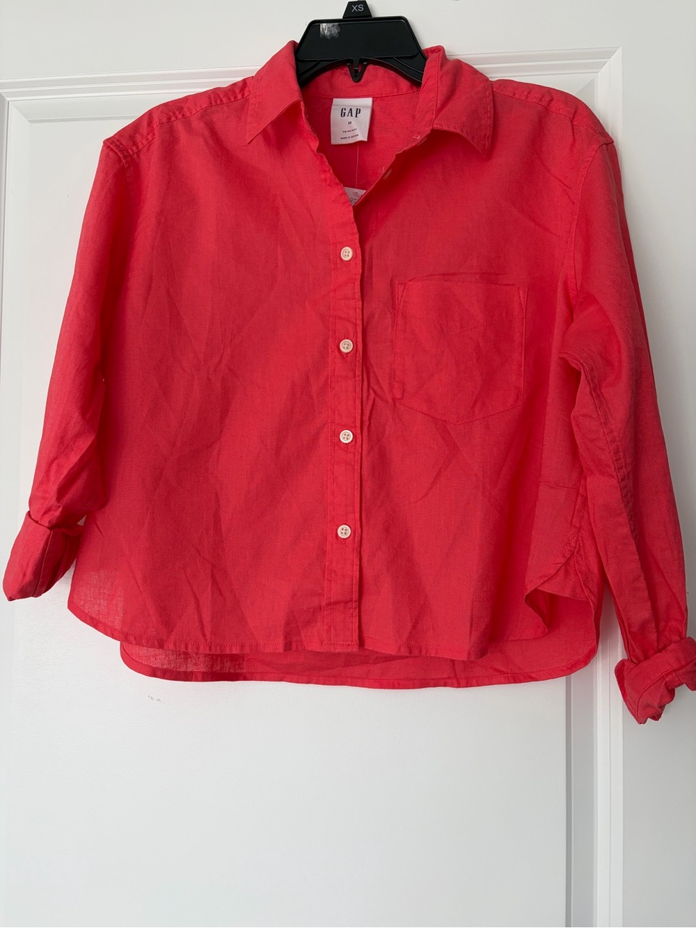 NWT XS women’s Coral-Red Cropped Button Down Shirt